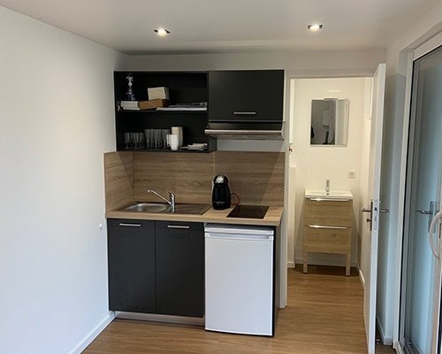 Conteneur maison pour espace de vie extérieur moderne et élégant – Image 2