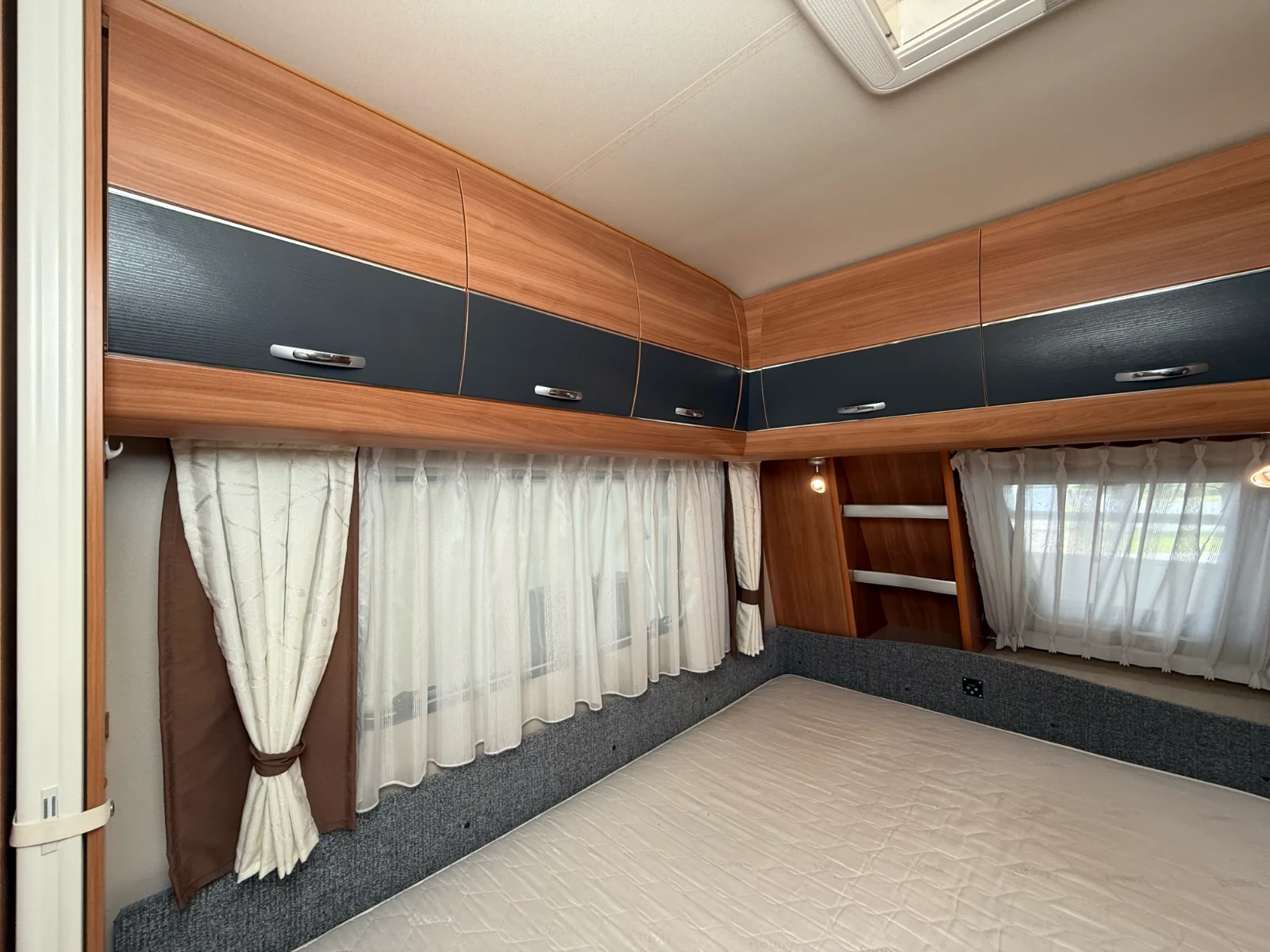 Caravane Hobby 400 SFE De Luxe – Image 16