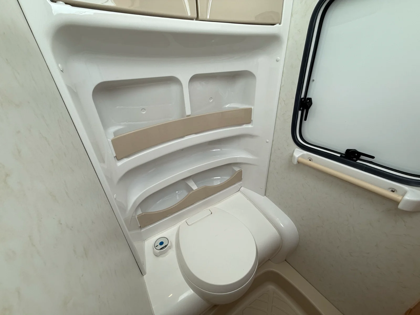 Caravane Hobby 400 SFE De Luxe – Image 20