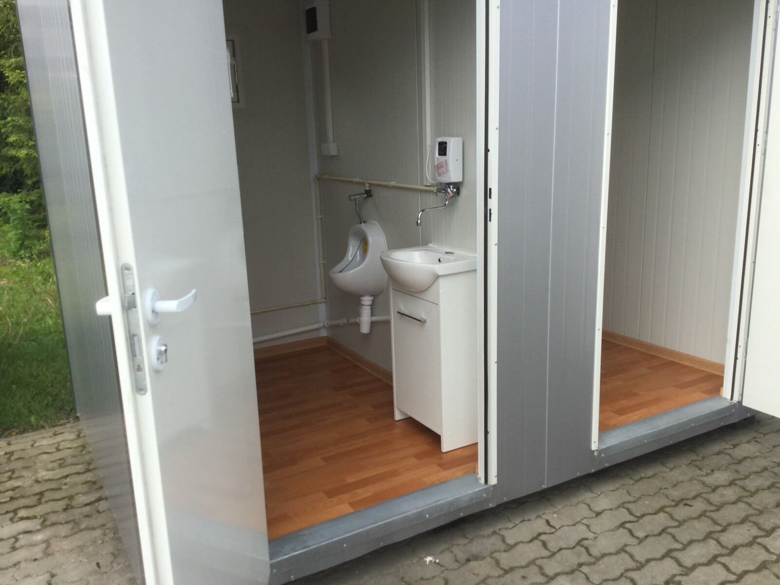 Conteneur sanitaire de toilette double cabine