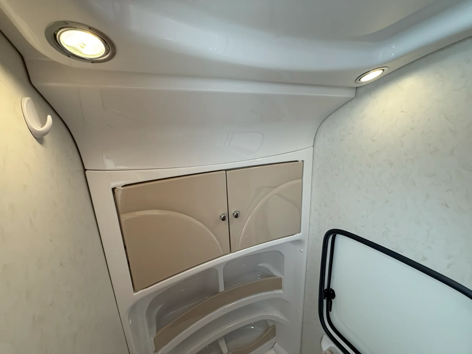 Caravane Hobby 400 SFE De Luxe – Image 19