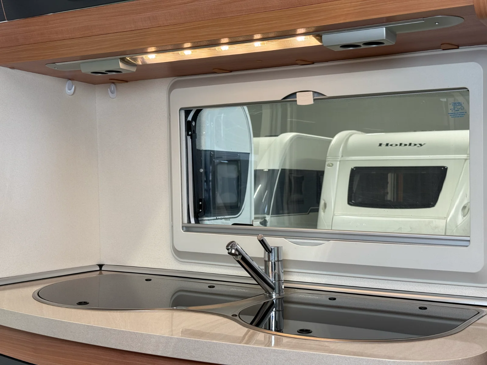 Caravane Hobby 400 SFE De Luxe – Image 11
