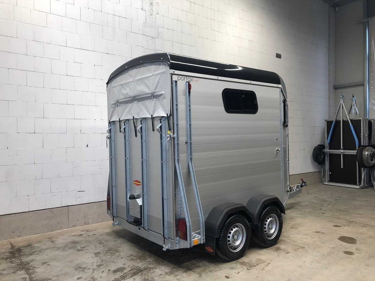 Remorque Van Chevaux Böckmann Portax silver + black avec sellerie – Image 20