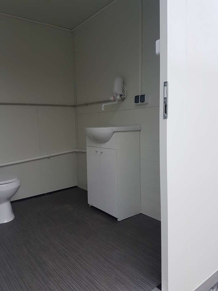 Remorque Sanitaire avec toilette double 3,50x2M 750KG – Image 8