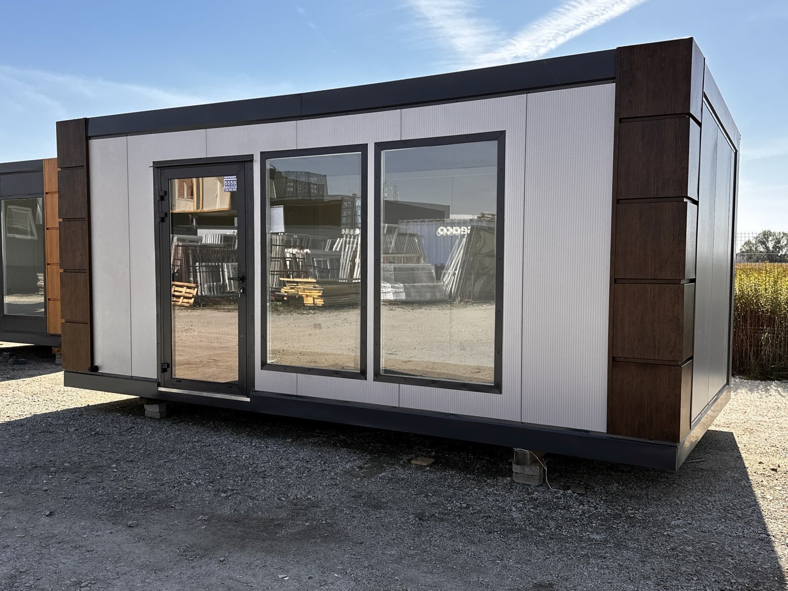 PAVILLON COMMERCIAL CONTENEUR, BUREAUX, ESPACE OUVERT 18,00 m²
