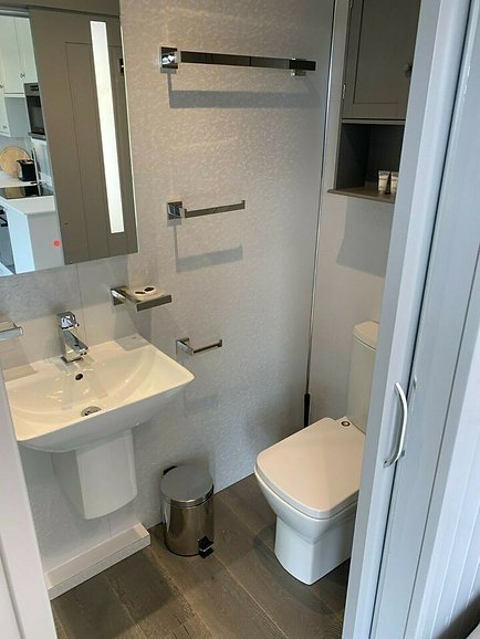 Conteneur maison pour espace de vie extérieur moderne et élégant – Image 6