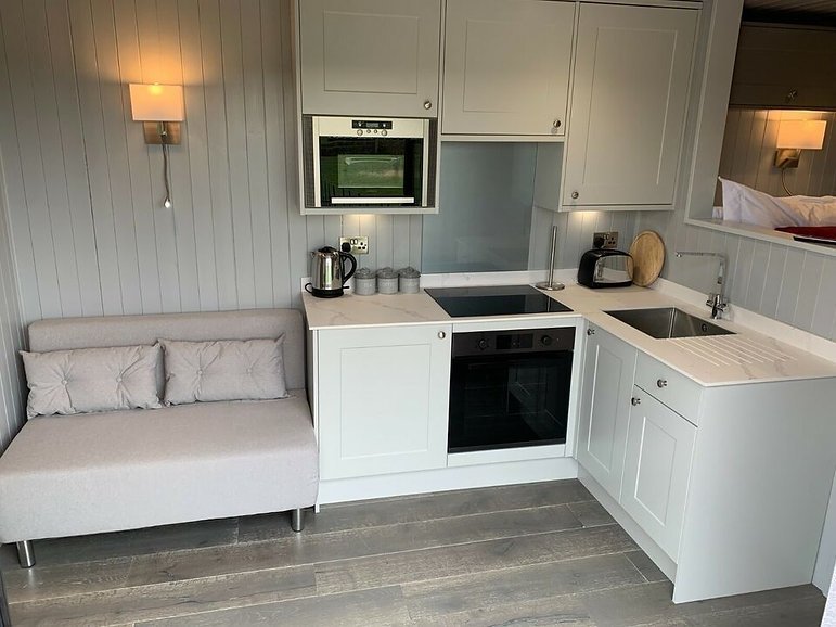 Conteneur maison pour espace de vie extérieur moderne et élégant – Image 5