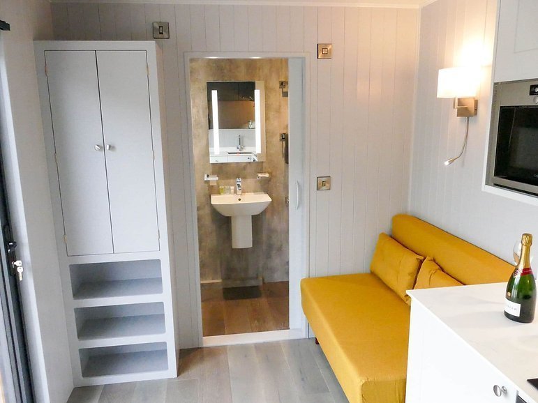 Conteneur maison pour espace de vie extérieur moderne et élégant – Image 10