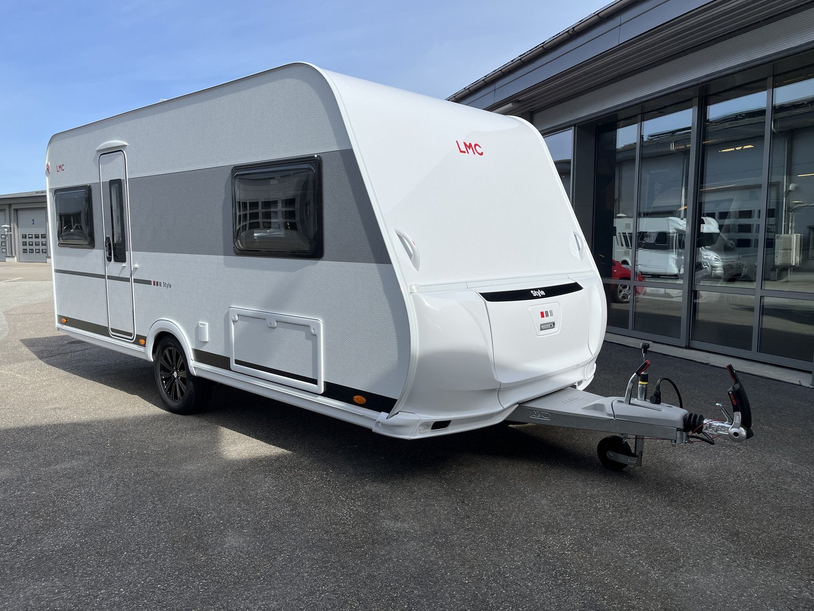 Caravane LMC Style 440 D | pack douche | pack batterie | chauffage gaz/électrique – Image 23
