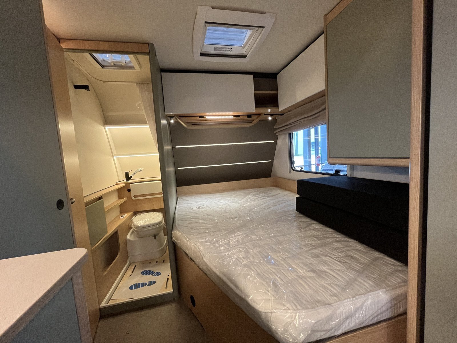 Caravane LMC Style 440 D | pack douche | pack batterie | chauffage gaz/électrique – Image 12